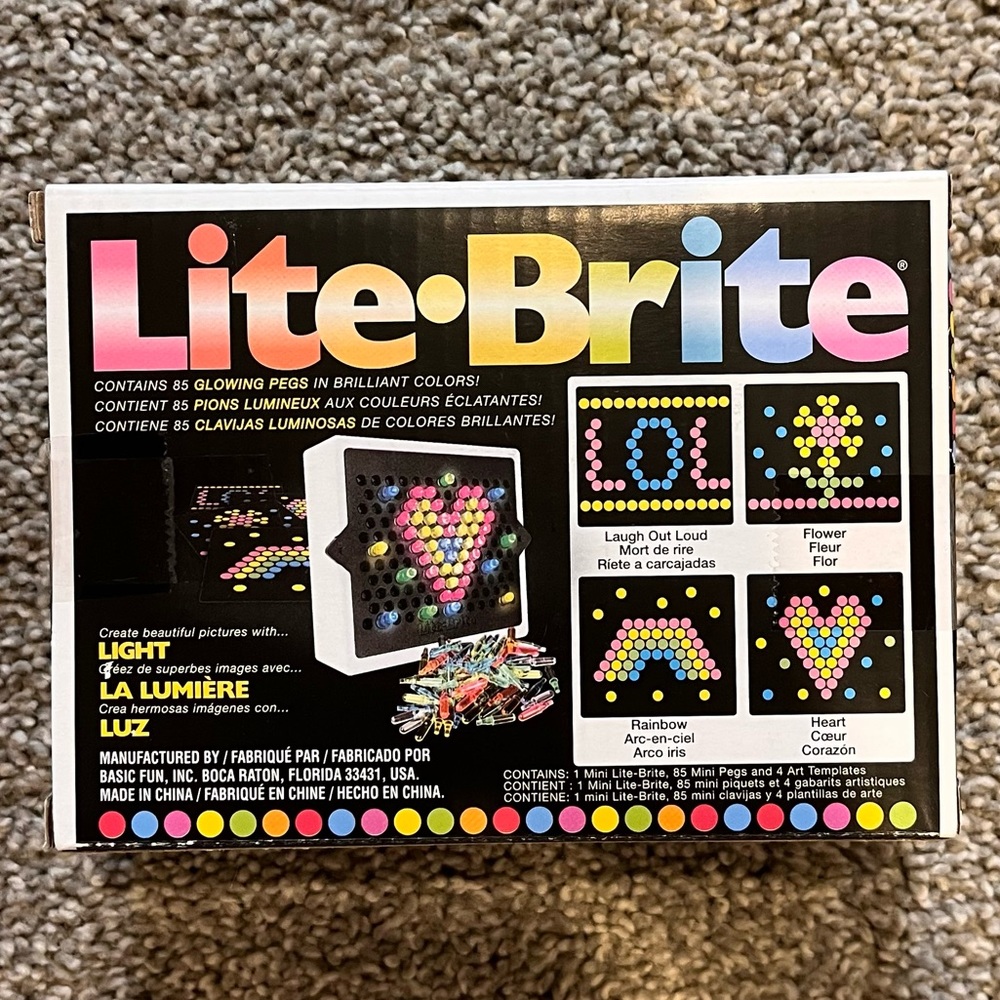 FALL SALE!! NIB MINI Lite-Brite…85 Pegs, 4 Art Templates. Adorable, fun gift!!